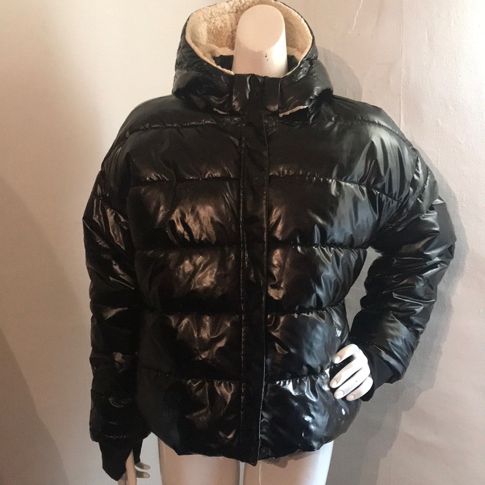 Offline by Aerie black puff jacket with detachable hood size xl